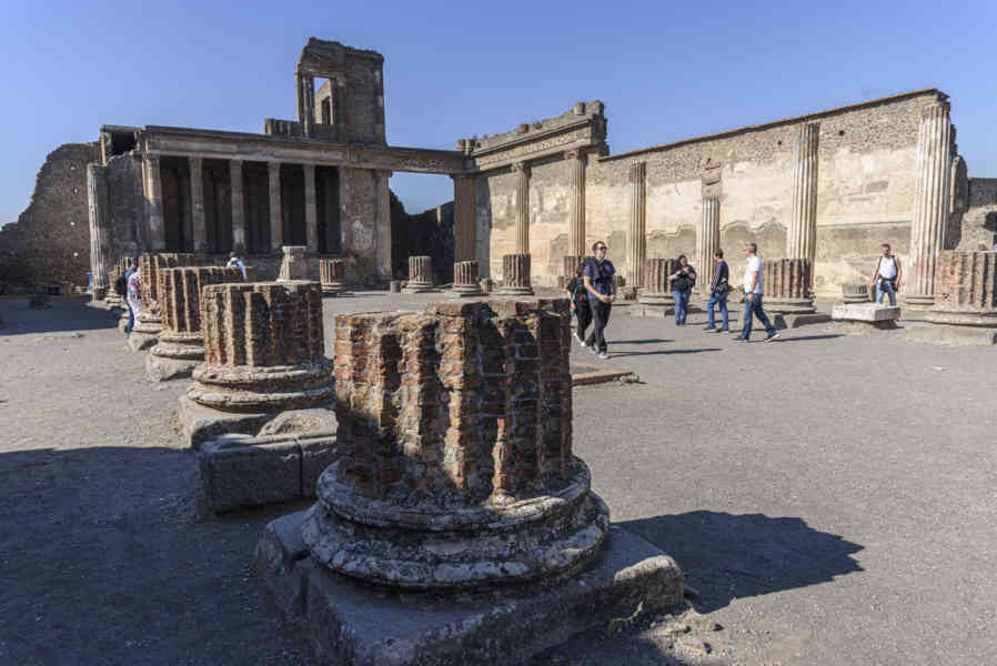 021 - Italia - Pompeya - parque arqueológico de Pompeya - Basílica.jpg